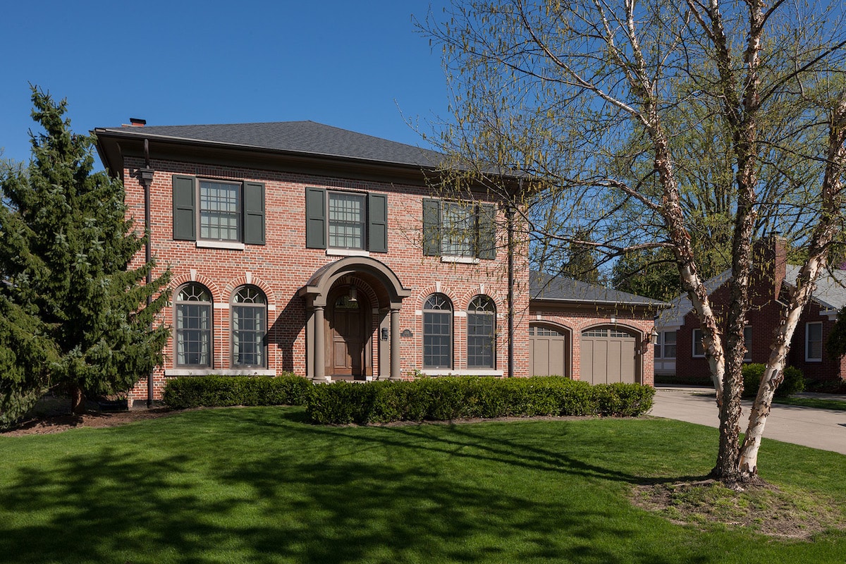 Color photograph of Traditional home plan (ThePlanCollection: House Plan #168-1138)