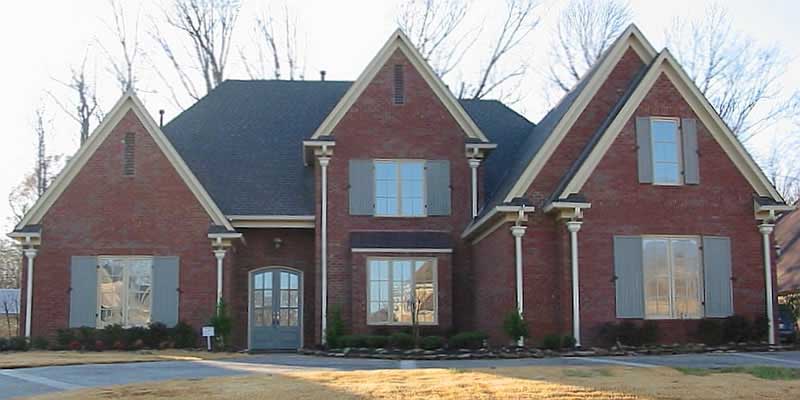 Front view of Southern home (ThePlanCollection: House Plan #170-1019)