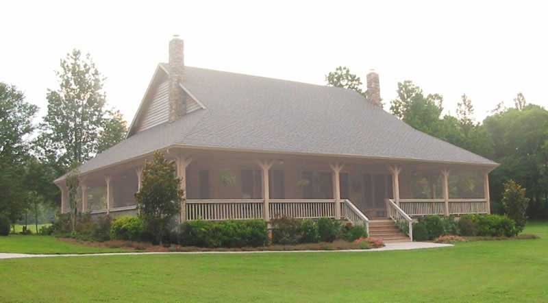 Front view of Southern home (ThePlanCollection: House Plan #170-1025)