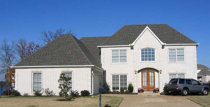 Front view of Southern home (ThePlanCollection: House Plan #170-1029)