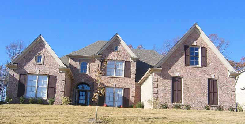 Front view of Southern home (ThePlanCollection: House Plan #170-1032)