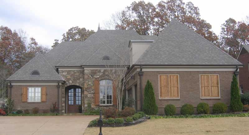 Front view of Southern home (ThePlanCollection: House Plan #170-1040)