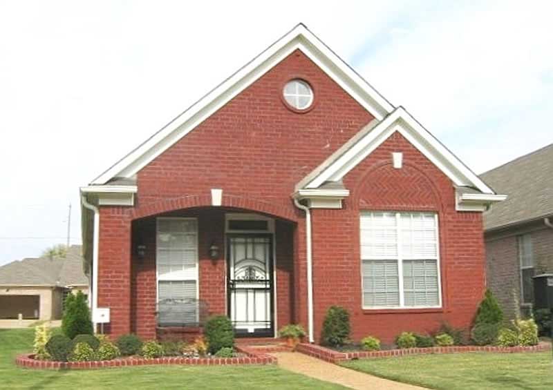 Front view of Southern home (ThePlanCollection: House Plan #170-1058)