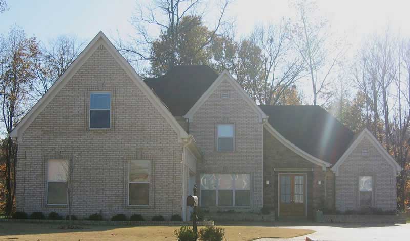 Front view of Southern home (ThePlanCollection: House Plan #170-1062)