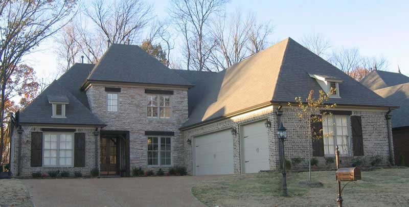 Front view of Southern home (ThePlanCollection: House Plan #170-1075)