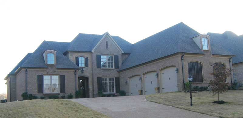 Front view of Southern home (ThePlanCollection: House Plan #170-1096)