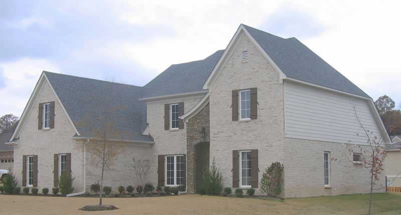 Front view of Southern home (ThePlanCollection: House Plan #170-1098)