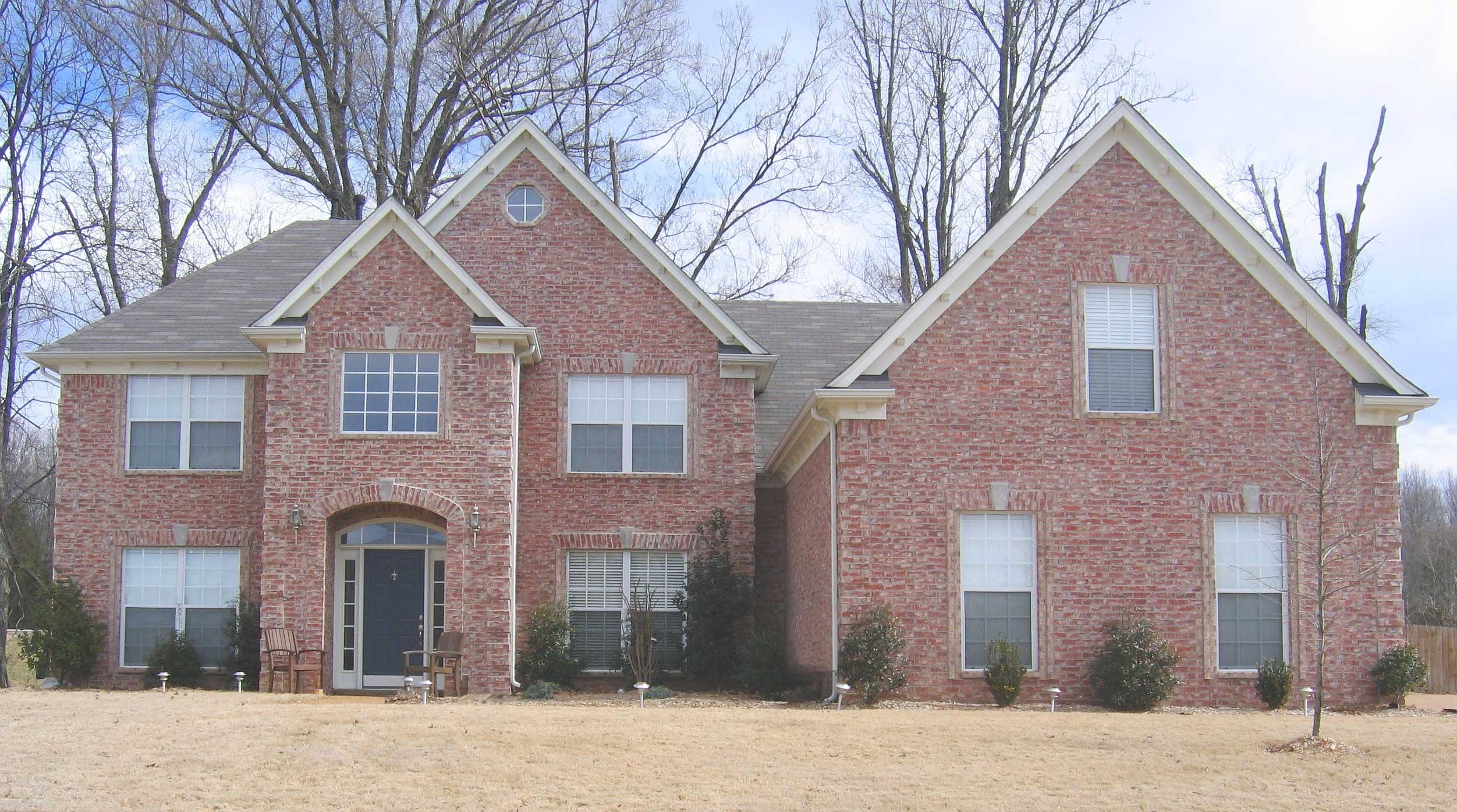 Front view of Luxury home (ThePlanCollection: House Plan #170-1139)