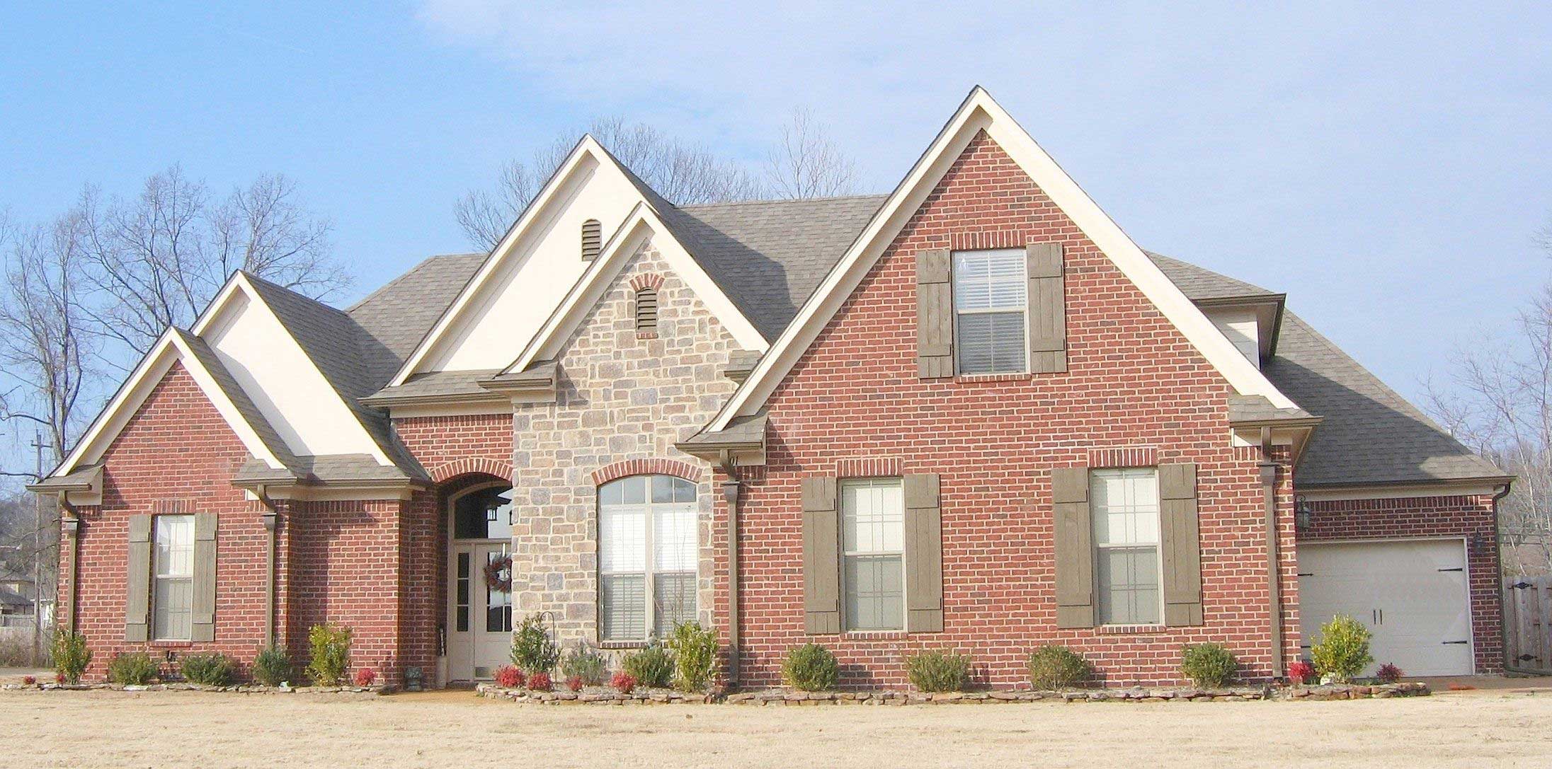 Front view of Cape Cod home (ThePlanCollection: House Plan #170-1165)