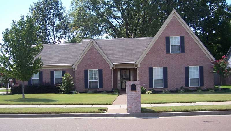Front view of Southern home (ThePlanCollection: House Plan #170-1203)