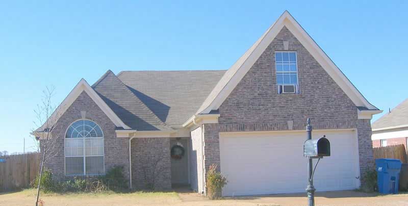 Front view of Southern home (ThePlanCollection: House Plan #170-1216)