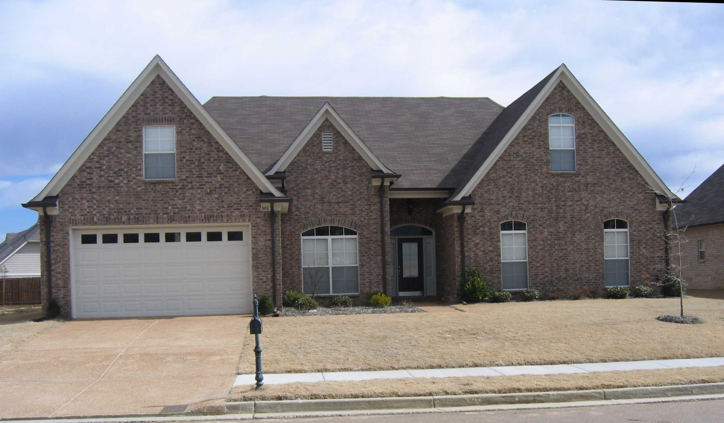 Front view of Country home (ThePlanCollection: House Plan #170-1218)