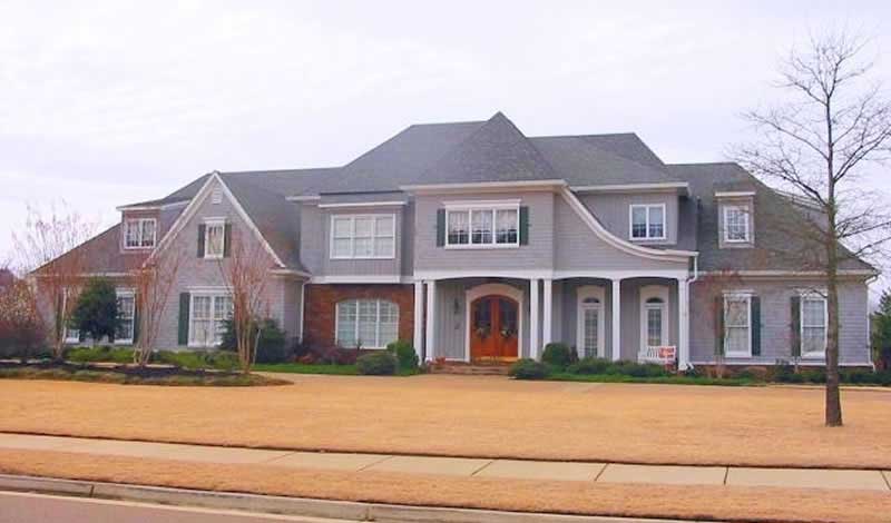 Front view of Southern home (ThePlanCollection: House Plan #170-1232)