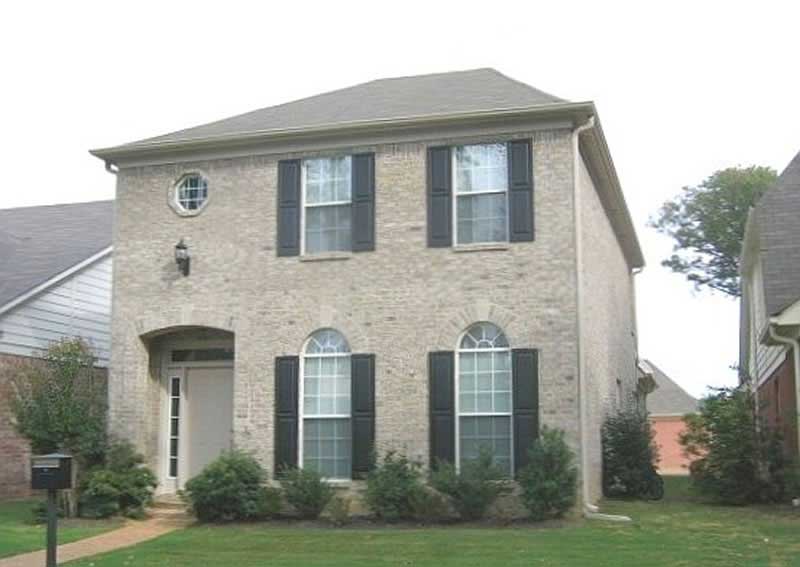 Front view of Southern home (ThePlanCollection: House Plan #170-1245)