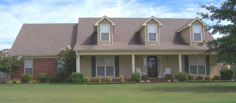 Front view of Southern home (ThePlanCollection: House Plan #170-1250)