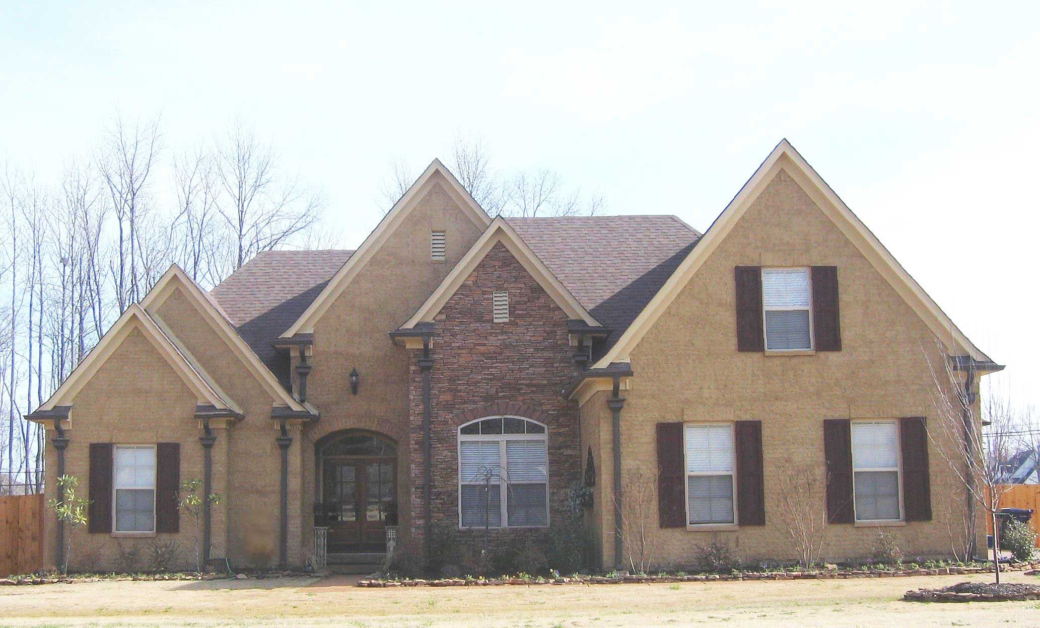 Front view of Cape Cod home (ThePlanCollection: House Plan #170-1257)