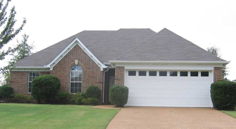 Front view of Southern home (ThePlanCollection: House Plan #170-1354)