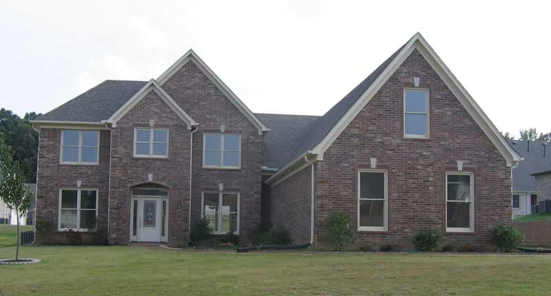 Front view of Southern home (ThePlanCollection: House Plan #170-1358)