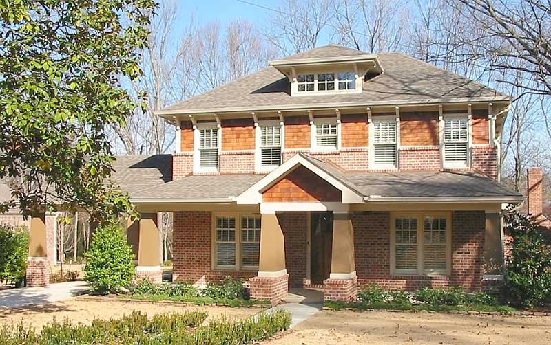 Front view of Southern home (ThePlanCollection: House Plan #170-1432)