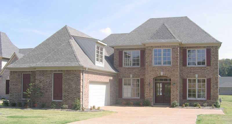 Front view of Southern home (ThePlanCollection: House Plan #170-1471)