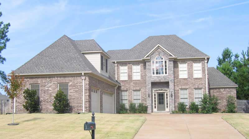 Front view of Southern home (ThePlanCollection: House Plan #170-1514)