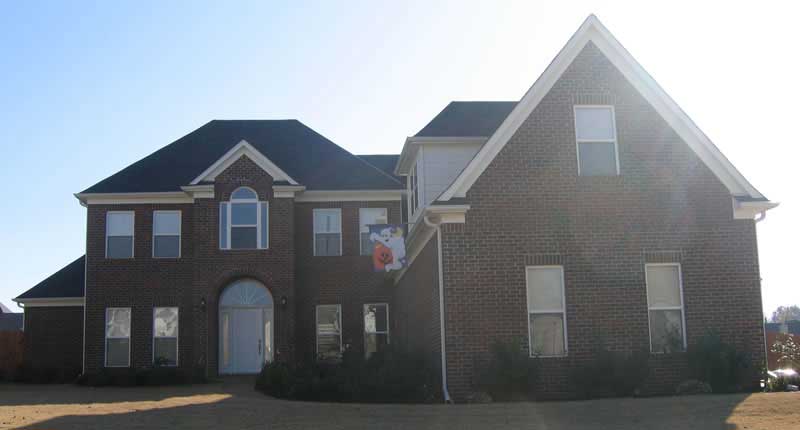 Front view of Southern home (ThePlanCollection: House Plan #170-1515)