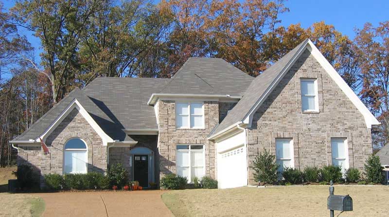 Front view of Southern home (ThePlanCollection: House Plan #170-1522)