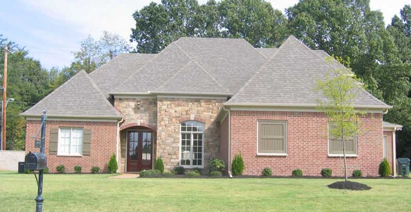 Front view of Southern home (ThePlanCollection: House Plan #170-1530)