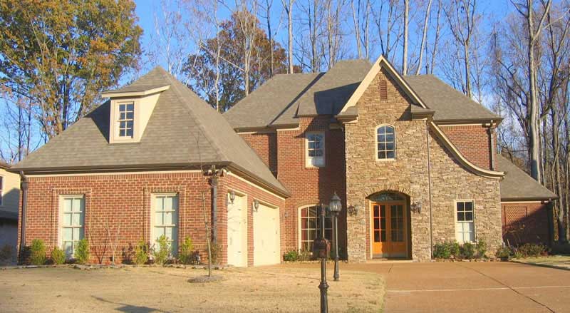 Front view of Southern home (ThePlanCollection: House Plan #170-1535)