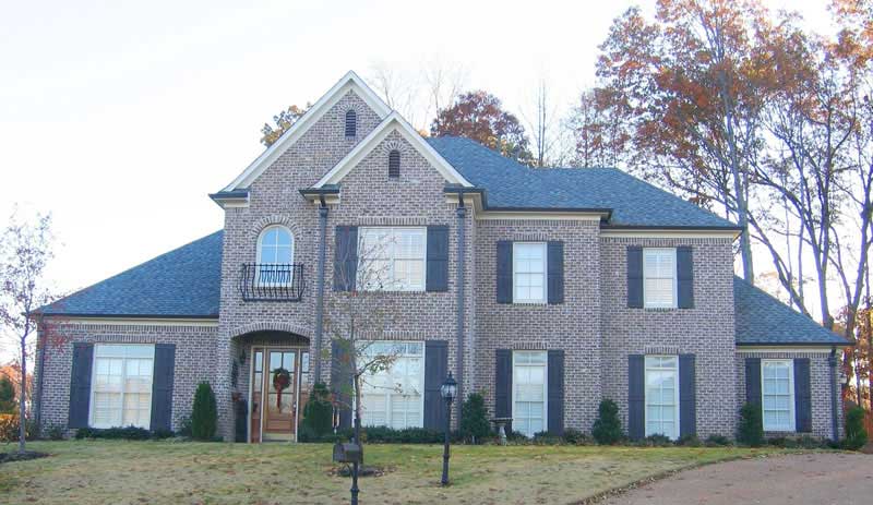 Front view of Southern home (ThePlanCollection: House Plan #170-1550)