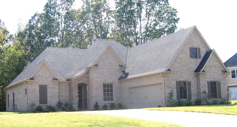 Front view of Southern home (ThePlanCollection: House Plan #170-1564)