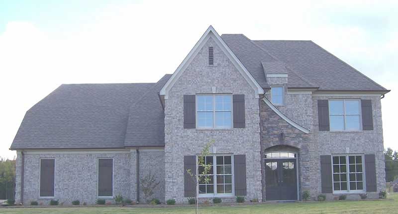 Front view of Southern home (ThePlanCollection: House Plan #170-1591)