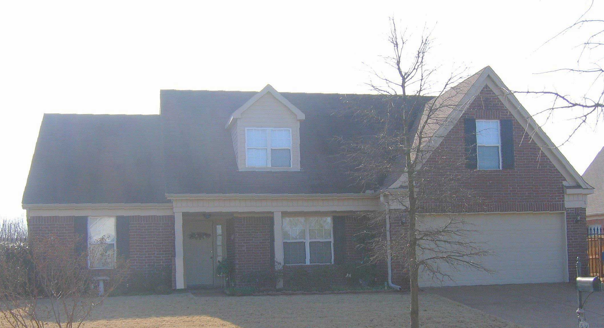 Front view of Traditional home (ThePlanCollection: House Plan #170-1636)