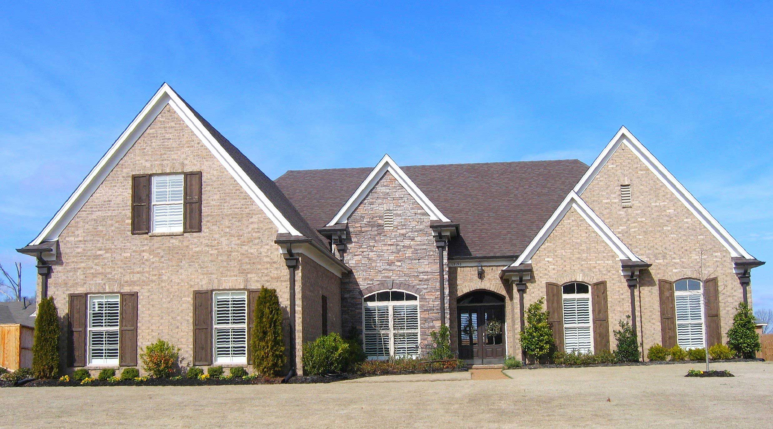 Front view of Country home (ThePlanCollection: House Plan #170-1738)