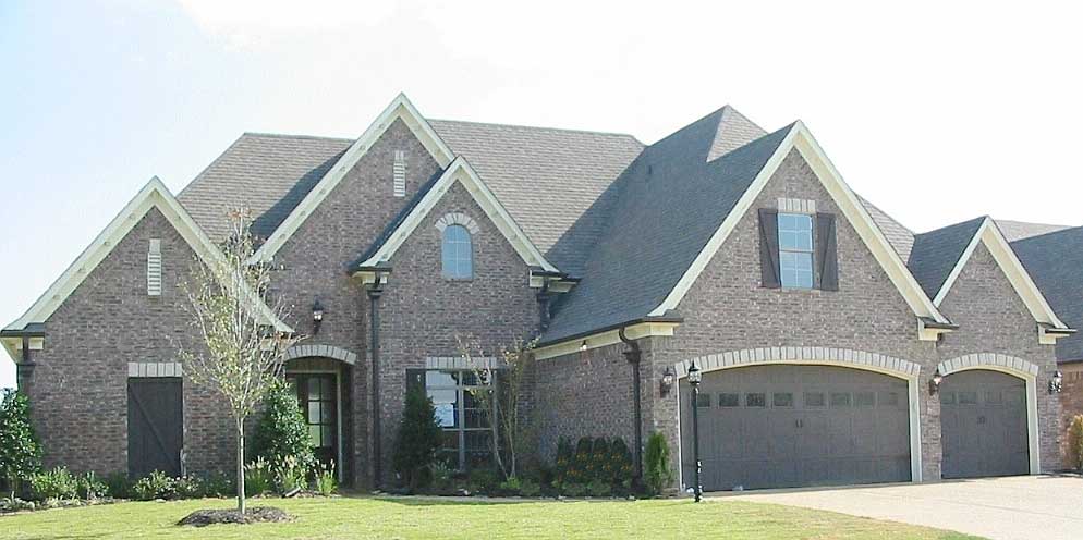 Front view of Country home (ThePlanCollection: House Plan #170-1744)