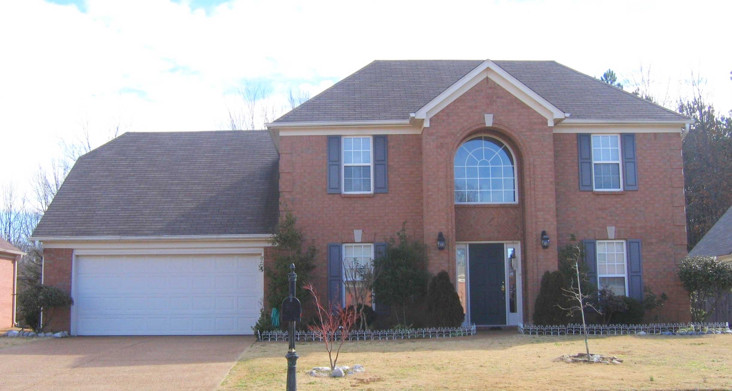 Front view of Traditional home (ThePlanCollection: House Plan #170-1876)