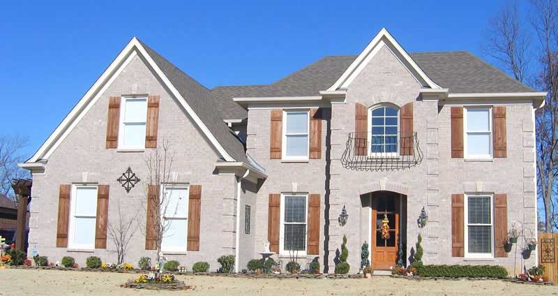 Front view of Southern home (ThePlanCollection: House Plan #170-2513)