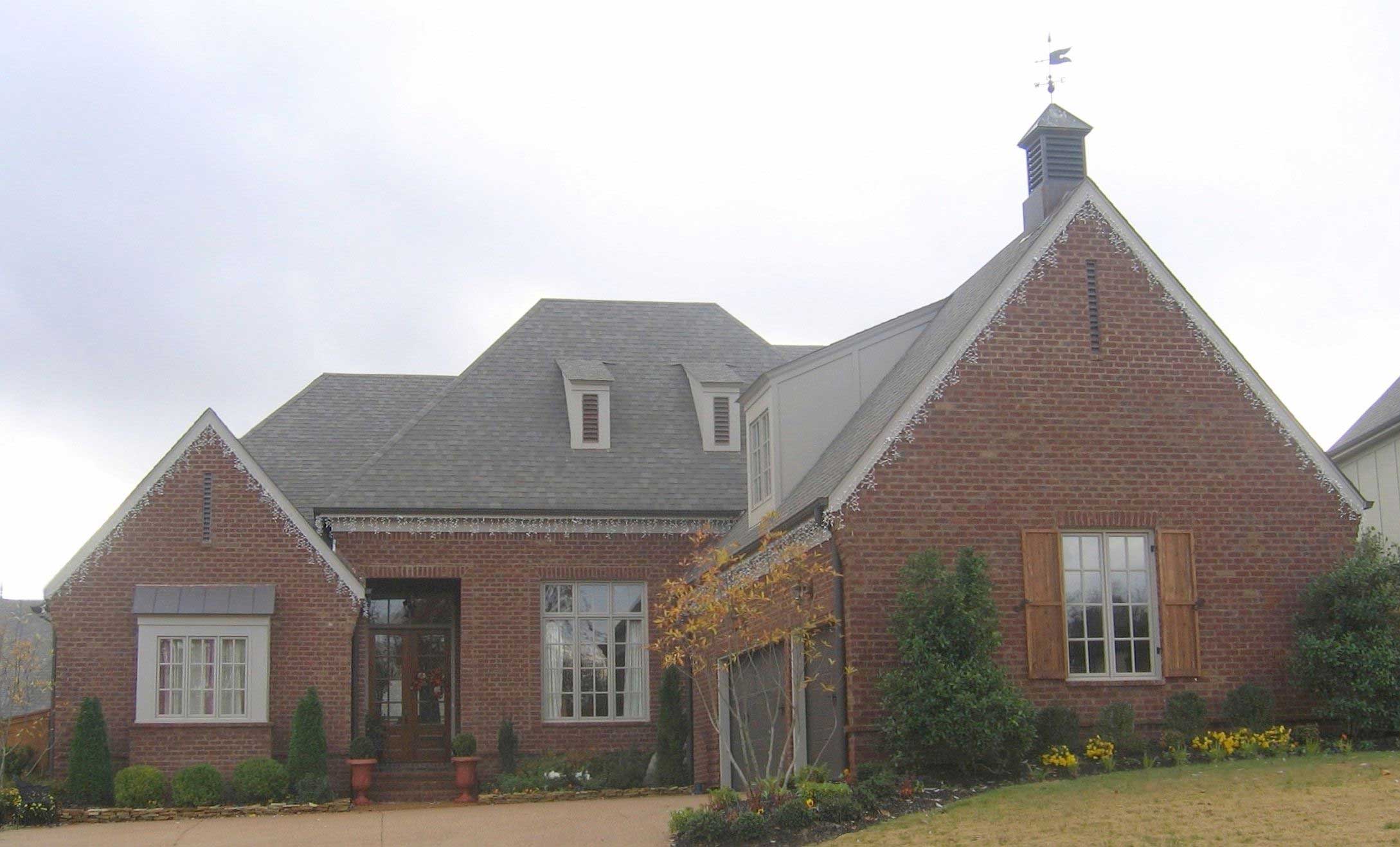 Front view of Cape Cod home (ThePlanCollection: House Plan #170-2621)