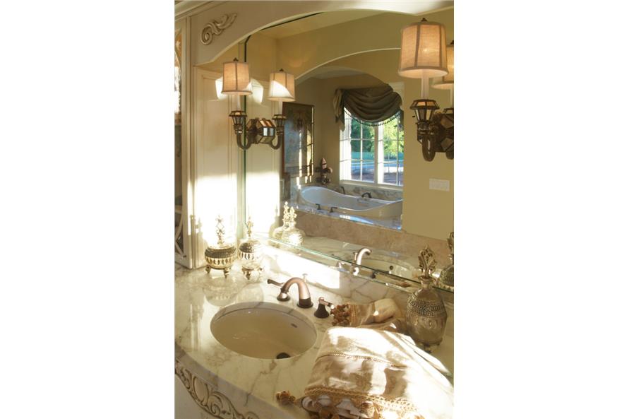 180-1034: Home Interior Photograph-Master Bathroom