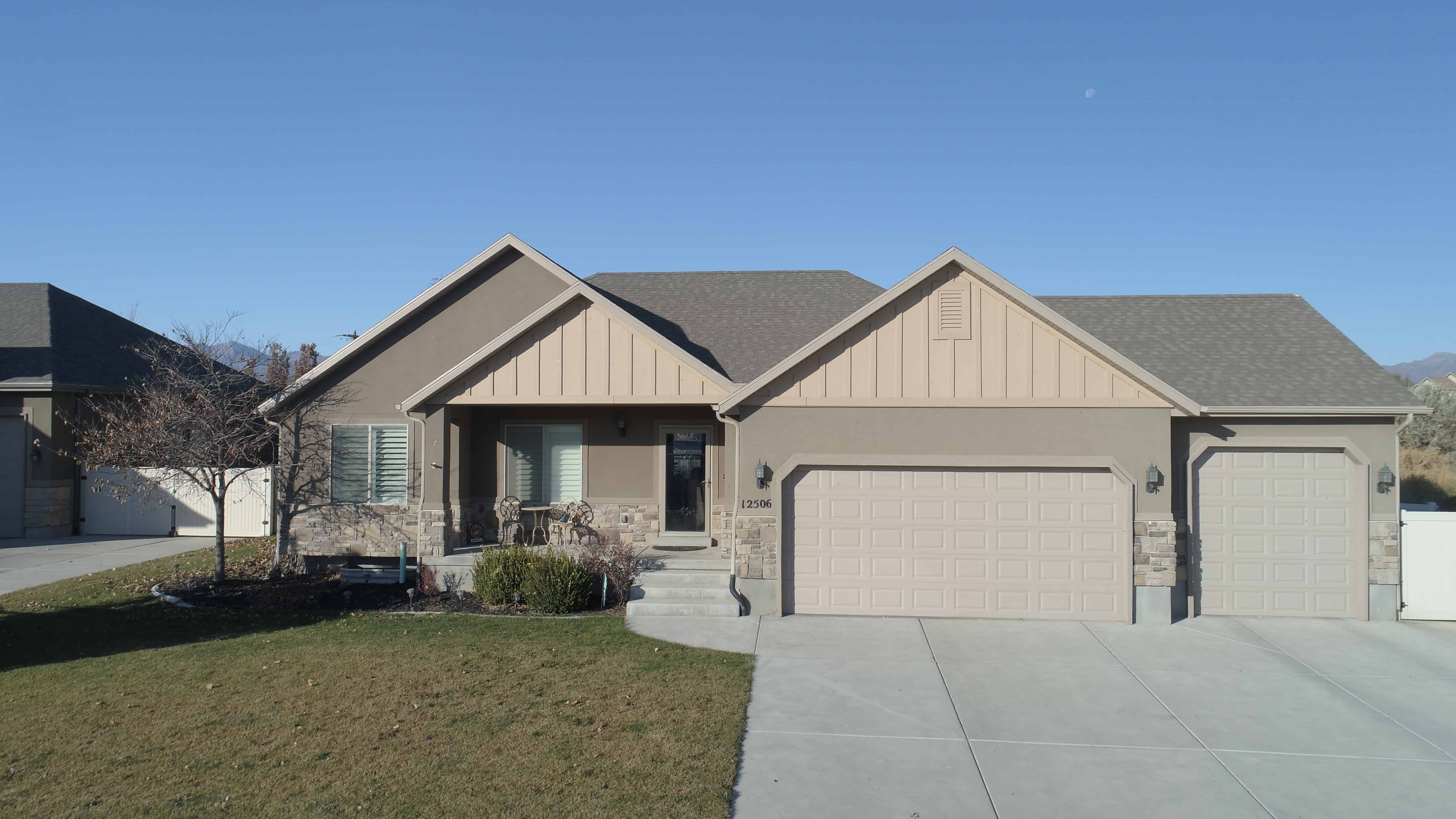 Front View of this 3-Bedroom,1667 Sq Ft Plan -187-1020