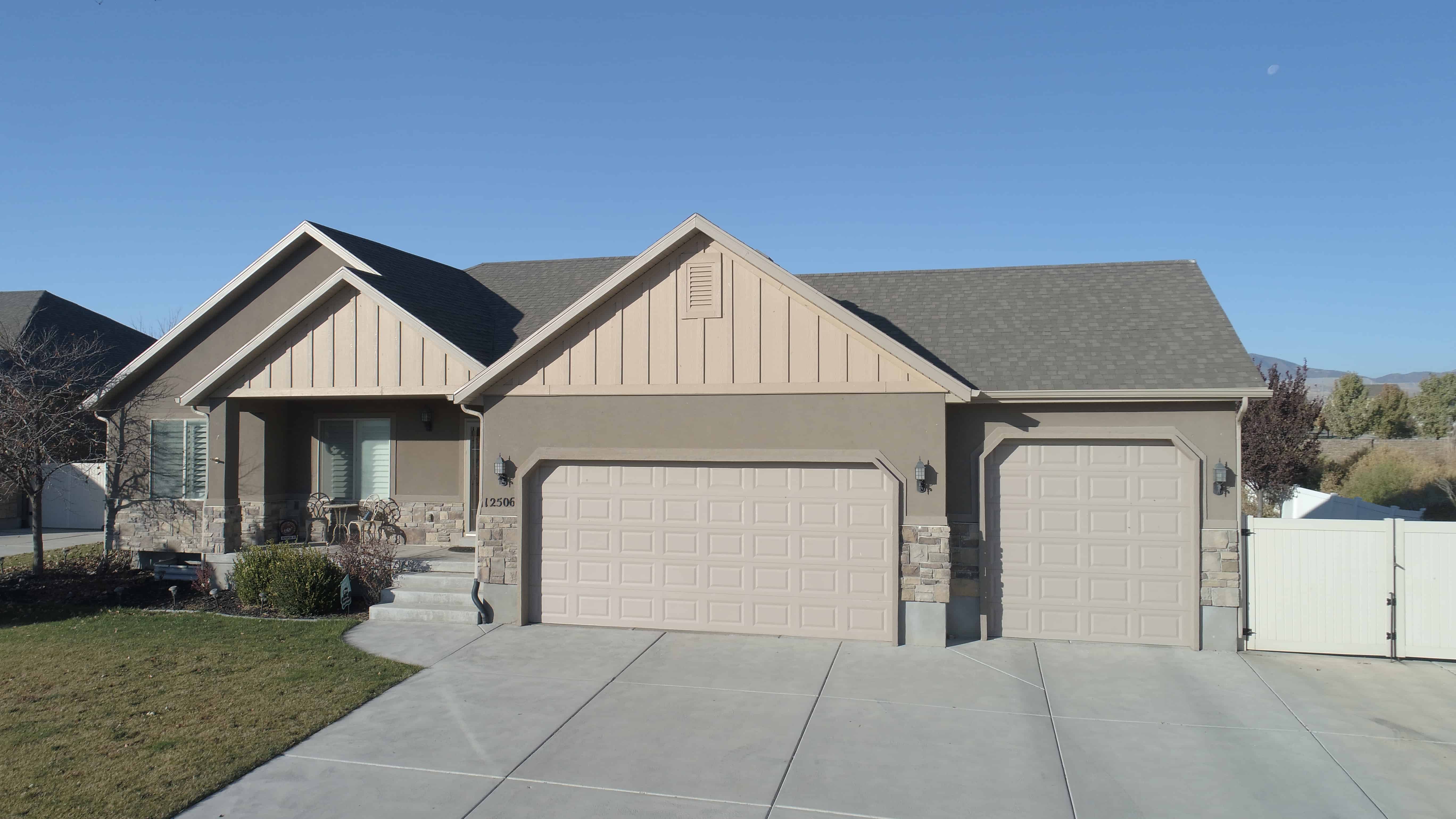 Garage of this 3-Bedroom,1667 Sq Ft Plan -187-1020