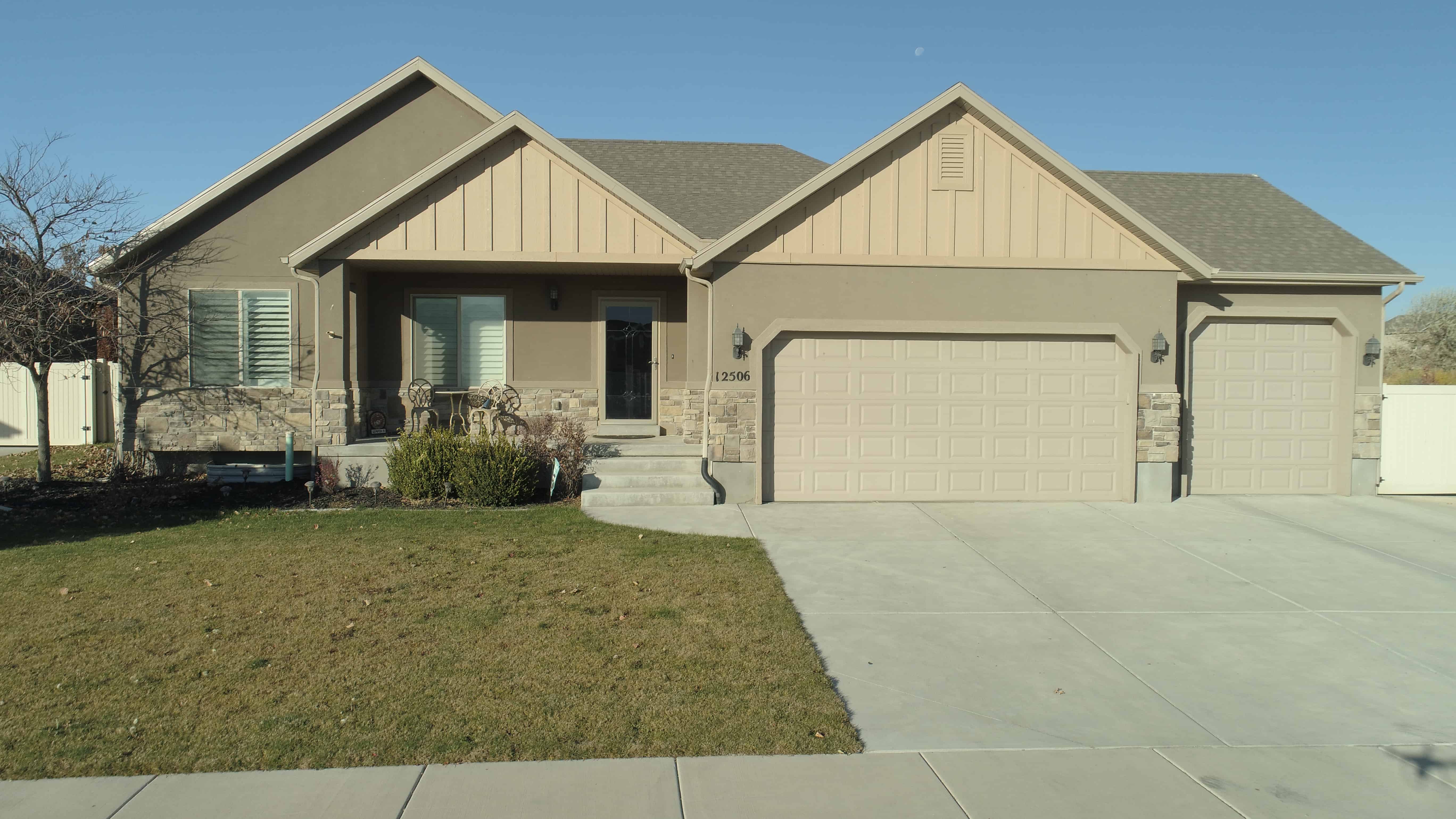 Front View of this 3-Bedroom,1667 Sq Ft Plan -187-1020