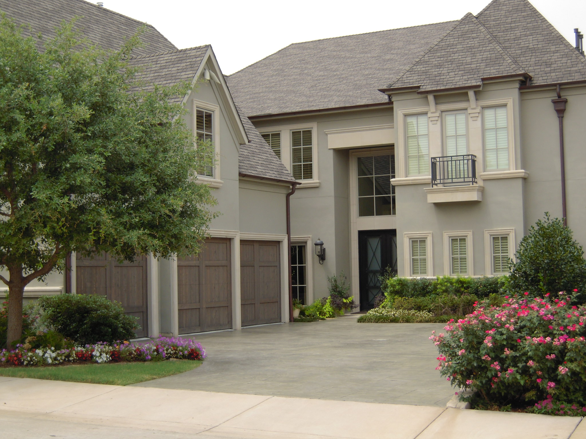 Color photo of Luxury home plan (House Plan #195-1015) at The Plan Collection.