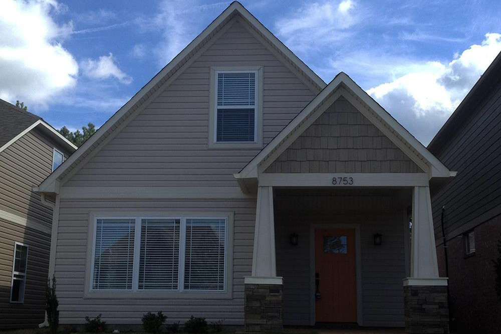 Cottage home (ThePlanCollection: Plan #196-1007)