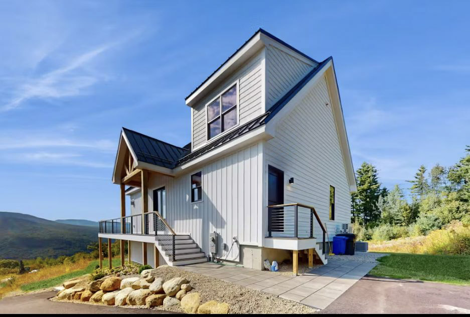 Rear View of this 3-Bedroom,1770 Sq Ft Plan -196-1281