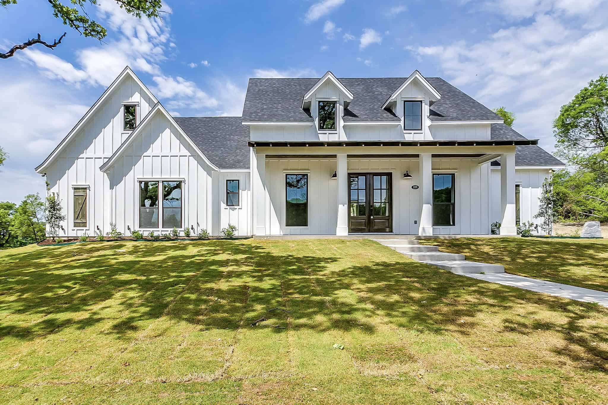 Front View of this 4-Bedroom,2546 Sq Ft Plan -206-1114