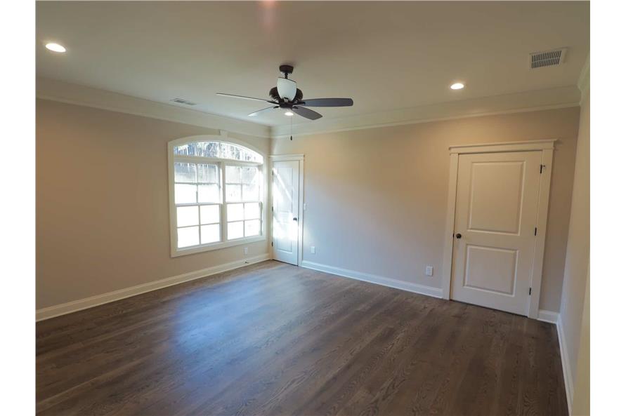 Craftsman Floor Plan - 4 Bedrms, 4.5 Baths - 4095 Sq Ft - #213-1020