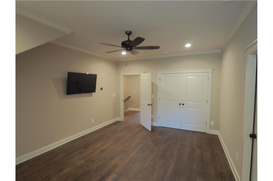 Craftsman Floor Plan - 4 Bedrms, 4.5 Baths - 4095 Sq Ft - #213-1020