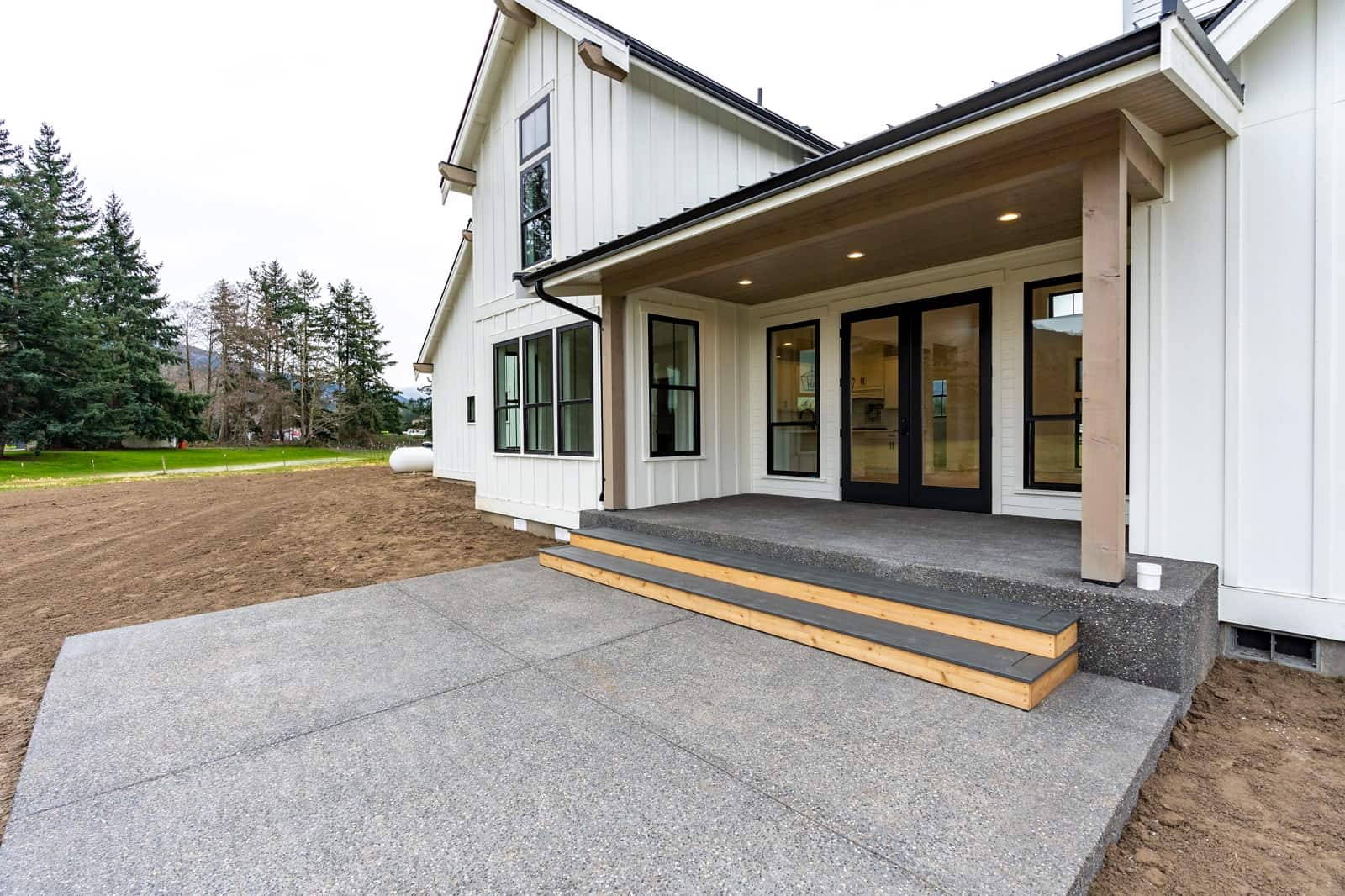 Rear View of this 3-Bedroom,2490 Sq Ft Plan -214-1001