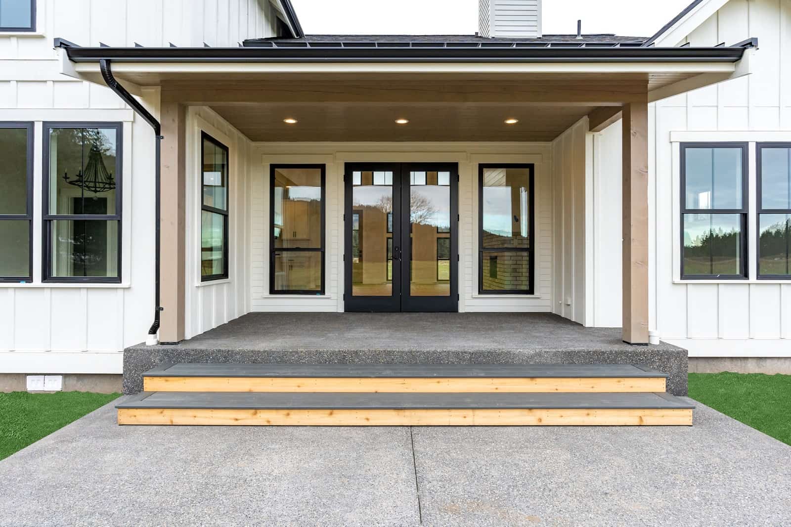 Rear View of this 3-Bedroom,2490 Sq Ft Plan -214-1001